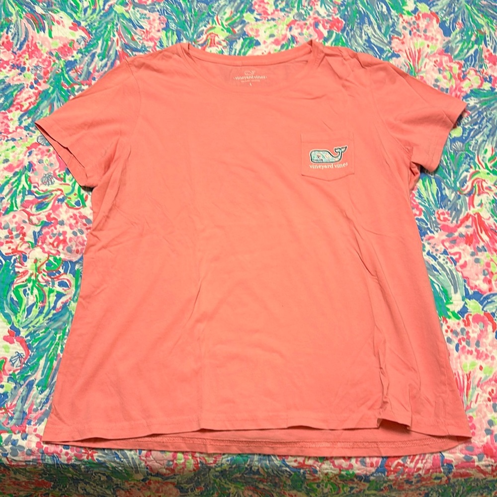 EUC worn once Vineyard Vines size large t shirt